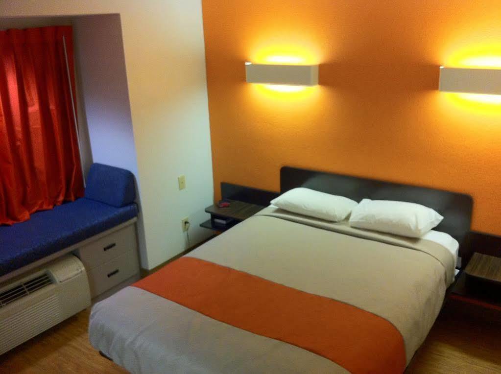 Motel 6 Indianapolis Carmel Indianápolis Exterior foto